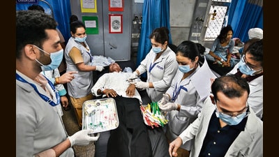 Medics take part in a drill conducted as part of the nationwide civil defence exercise, at Delhi’s RML Hospital on Wednesday. (HT Photo) Medics take part in a drill conducted as part of the nationwide civil defence exercise, at Delhi’s RML Hospital on Wednesday. (HT Photo)
