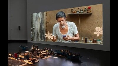 Over 50 years, Khandakar has collected 12,000 objects. Some are extraordinary – antiques dating to the Mughal era. Many are simply the nuts and bolts of the everyday: pens, toys, perfume bottles, beads, letters. (Anand Kumar Ekbote; Dotgain Info for Berlin Biennale 2022) Over 50 years, Khandakar has collected 12,000 objects. Some are extraordinary – antiques dating to the Mughal era. Many are simply the nuts and bolts of the everyday: pens, toys, perfume bottles, beads, letters. (Anand Kumar Ekbote; Dotgain Info for Berlin Biennale 2022)