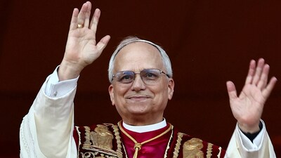 Newly elected Pope Leo XIV, Cardinal Robert Prevost of the United States appears on the balcony of St. Peter's Basilica, at the Vatican, May 8, 2025. REUTERS/Yara Nardi (REUTERS)