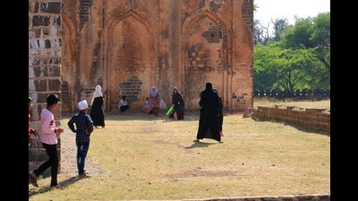 Playing cricket in Bidar, Karnataka. (Shutterstock)