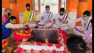 The event held at the yagyashala near Atka area of the sanctum sanctorum was aimed at upholding the sanctity and traditional essence of the rituals while ensuring their alignment with established religious practices. (HT File)