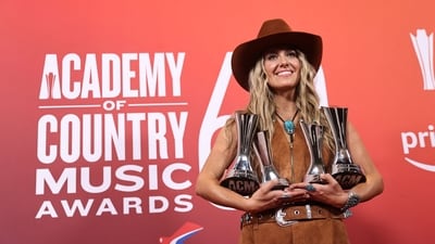FRISCO, TEXAS - MAY 8: EDITORIAL USE ONLY. Lainey Wilson, winner of the Entertainer of the Year award, poses during the 60th Academy of Country Music Awards at The Ford Center at The Star on May 8, 2025 in Frisco, Texas.   Omar Vega/Getty Images/AFP (Photo by Omar Vega / GETTY IMAGES NORTH AMERICA / Getty Images via AFP) (Getty Images via AFP)