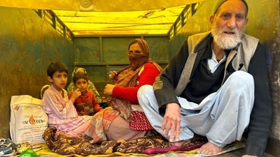 A family takes shelter in a lorry, in Gingle area of Uri. In Uri district, locals remain in distress as they suffer damage to their livelihood. Several shops in the border village have been targeted in Pakistan's shelling across the LoC.&nbsp; (Waseem Andrabi/HT)
