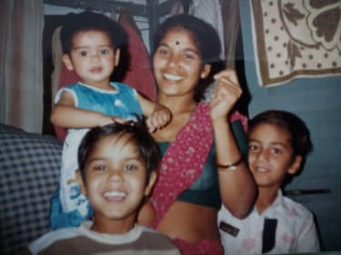 Amar Kaushik (extreme right) with mother Shashi Kaushik, brother Arun and sister Kiran (Photo courtesy: Amar Kaushik) Amar Kaushik (extreme right) with mother Shashi Kaushik, brother Arun and sister Kiran (Photo courtesy: Amar Kaushik)