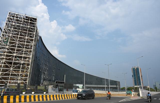 The Noida authority’s new administrative headquarters under construction in Sector 96. (Sunil Ghosh/HT Photo) The Noida authority’s new administrative headquarters under construction in Sector 96. (Sunil Ghosh/HT Photo)