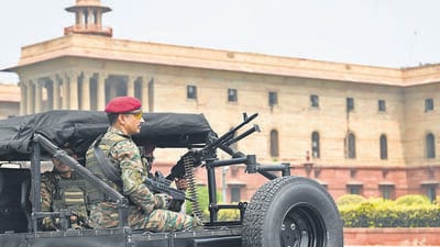 Defence personnel patrolling the Raisina Hills of South and North Block on Saturday afternoon, prior to the announcement of ceasefire by both nation. (Vipin Kumar/HT Photo) Defence personnel patrolling the Raisina Hills of South and North Block on Saturday afternoon, prior to the announcement of ceasefire by both nation. (Vipin Kumar/HT Photo)