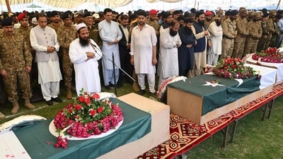 Pakistan's senior military and civil officials, along with residents, attend a funeral in Muridke, about 30 kms from Lahore, on May 7, 2025. (AFP) Pakistan's senior military and civil officials, along with residents, attend a funeral in Muridke, about 30 kms from Lahore, on May 7, 2025. (AFP)