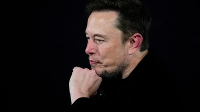 Douglas Altshuler's lawsuit accused SpaceX of underpaying him, denying him appropriate meal breaks, and subjected workers to dangerous chemicals. (via REUTERS)
