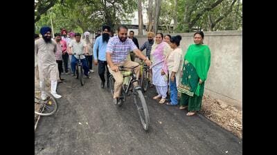 The mayor marked the occasion by riding a bicycle along the track himself. (HT Photo)