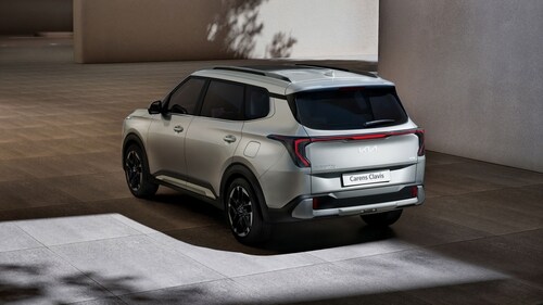 At the rear, there is a new LED tail lamp design along with a lightbar. At the rear, there is a new LED tail lamp design along with a lightbar.