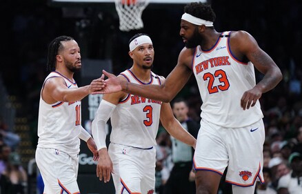 New York Knicks guard Jalen Brunson (11) and center Mitchell Robinson (23) (IMAGN IMAGES via Reuters Connect)