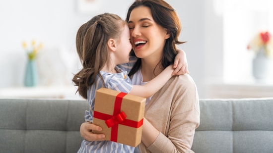 Make the day special by giving her a handmade gift. (Shutterstock)