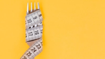 Shedding kilos but losing health? Try these doctor-recommended 5 natural weight loss hacks that don’t come with dangerous side effects. (Image by Unsplash)