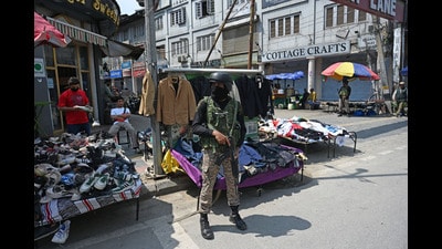 A paramilitary soldier stands guard at Sunday market in Srinagar on Sunday. (Waseem Andrabi /HT) A paramilitary soldier stands guard at Sunday market in Srinagar on Sunday. (Waseem Andrabi /HT)