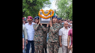 Army personnel carry the mortal remains of Subedar Major Pawan Kumar, who lost his life in cross-border shelling by the Pakistan Army, during his last rites in Kangra on Sunday. (ANI)
