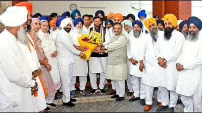 Haryana chief minister Nayab Saini being felicitated by members of the Haryana Sikh Gurdwara Management Committee and Sikh community in Chandigarh on Sunday. (ANI) Haryana chief minister Nayab Saini being felicitated by members of the Haryana Sikh Gurdwara Management Committee and Sikh community in Chandigarh on Sunday. (ANI)