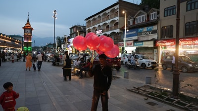 Following the ceasefire agreement’s announcement, residents in border areas celebrated the development. (Waseem Andrabi /HT)