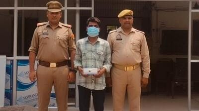Police said the suspects robbed ₹7.5 lakh in cash and forcefully made them transfer ₹11.2 lakh to their friends’ bank accounts via online transactions. (HT Photos) Police said the suspects robbed ₹7.5 lakh in cash and forcefully made them transfer ₹11.2 lakh to their friends’ bank accounts via online transactions. (HT Photos)