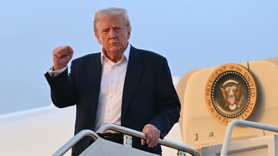 US President Donald Trump disembarks from Air Force One upon arrival at Joint Base Andrews in Maryland, May 4, 2025, as he returns to the White House after spending the weekend in Florida. (AFP file) US President Donald Trump disembarks from Air Force One upon arrival at Joint Base Andrews in Maryland, May 4, 2025, as he returns to the White House after spending the weekend in Florida. (AFP file)