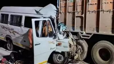 Three persons were killed and eight others injured in a head-on collision between mini-bus and truck on Satara-Lonand route near Salpe village during the intervening night of Saturday and Sunday. (HT) Three persons were killed and eight others injured in a head-on collision between mini-bus and truck on Satara-Lonand route near Salpe village during the intervening night of Saturday and Sunday. (HT)