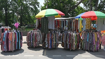 A view of Sunday market, day after the ceasefire between India and Pakistan in Srinagar, on May 11. (Waseem Andrabi /Hindustan Times)