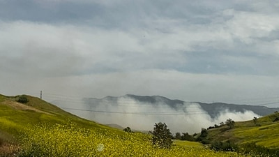 A vegetation fire broke out on Sapphire Road in Chino Hills State Park, California. (X/ Chino Valley Fire) A vegetation fire broke out on Sapphire Road in Chino Hills State Park, California. (X/ Chino Valley Fire)