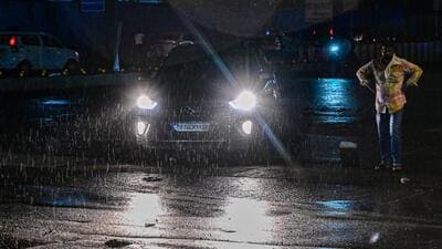 Mumbai, India. May 06, 2025: An unexpected rain shower in the Sion area of Mumbai on Tuesday night. The India Meteorological Department (IMD) issued a yellow alert for the city, indicating moderate rainfall, for Tuesday and Wednesday. This alert also extends to the neighbouring districts of Thane, Raigad, and Palghar. Mumbai, India. May 06, 2025. (Photo by Raju Shinde/HT Photo) (Hindustan Times)