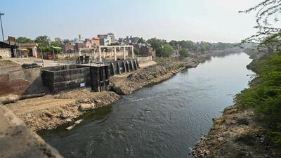 Najafgarh drain at Inderlok in New Delhi on April 29. (Sanchit Khanna/HT Photo)