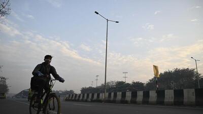 The maximum temperature saw a slight dip from 38.9°C on Sunday to 38.7°C on Monday, 1.2° Celsius above normal. (HT Photo)