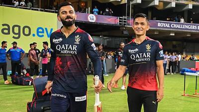 Virat Kohli (L) and Sunil Chhetri. (X) Virat Kohli (L) and Sunil Chhetri. (X)