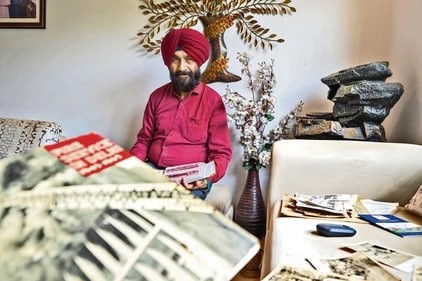 Retired Delhi Fire Service officer Harinder Jeet Singh displays photos of the service from the 1960s (Raj K Raj/HT Photo) Retired Delhi Fire Service officer Harinder Jeet Singh displays photos of the service from the 1960s (Raj K Raj/HT Photo)