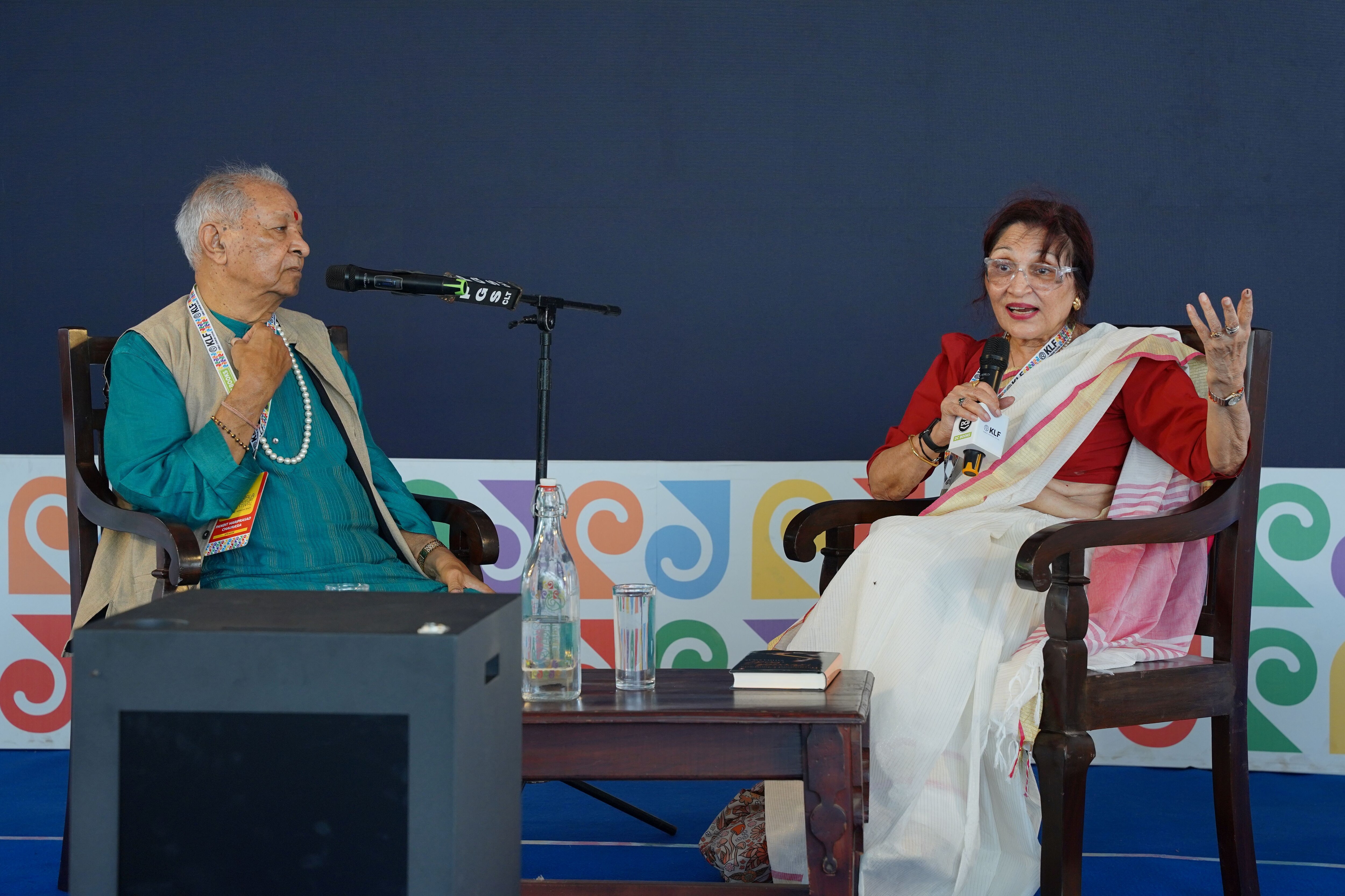 Pandit Hariprasad Chaurasia with his biographer Sathya Saran at the Kerala Literature Festival (Kerala Literature Festival) Pandit Hariprasad Chaurasia with his biographer Sathya Saran at the Kerala Literature Festival (Kerala Literature Festival)