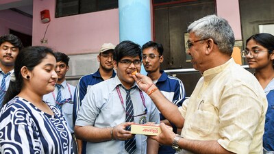 Vidya Bal Bhawan Sr. Sec. School students being offered sweets after the declaration of CBSE Class 12th Board results, in New Delhi on Tuesday. ((ANI Photo/Shrikant Singh)) Vidya Bal Bhawan Sr. Sec. School students being offered sweets after the declaration of CBSE Class 12th Board results, in New Delhi on Tuesday. ((ANI Photo/Shrikant Singh))