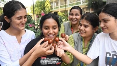 In CBSE Class 12 examinations 2025, girls recorded a pass percentage of 91.64%, outperforming boys who recorded 85.70%. (Santosh Kumar) In CBSE Class 12 examinations 2025, girls recorded a pass percentage of 91.64%, outperforming boys who recorded 85.70%. (Santosh Kumar)