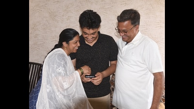 Harsh Pandharpatte (C), Class 10 student of New Blossom Public School, Narhe, celebrate with his parents. (MAHENDRA KOLHE/HT PHOTO) Harsh Pandharpatte (C), Class 10 student of New Blossom Public School, Narhe, celebrate with his parents. (MAHENDRA KOLHE/HT PHOTO)
