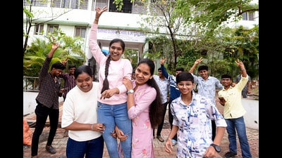 Students of Sarhad Global School in Katraj celebrate after the SSC results were announced on Tuesday. (MAHENDRA KOLHE/HT PHOTO) Students of Sarhad Global School in Katraj celebrate after the SSC results were announced on Tuesday. (MAHENDRA KOLHE/HT PHOTO)