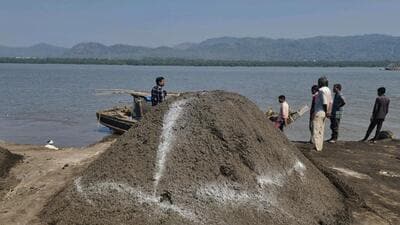 Thane, India - January 21, 2023: Two illegal mining barges and two suction pumps seized and destroyed as part of a special drive against sand mafia and illegal dredging worth  ₹50 lakh by Thane Tehsil and Sub-Divisional Office, at Retibunder, on Ghodbunder Road, in Thane, India, on Saturday, January 21, 2023. (Praful Gangurde/HT Photo) (HT PHOTO)