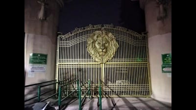 The Lucknow Zoo shut on Tuesday evening. (HT) The Lucknow Zoo shut on Tuesday evening. (HT)