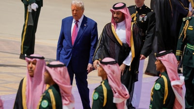 U.S. President Donald Trump is welcomed by Saudi Crown Prince Mohammed Bin Salman in Riyadh, Saudi Arabia, May 13, 2025. REUTERS/Brian Snyder     TPX IMAGES OF THE DAY (REUTERS)