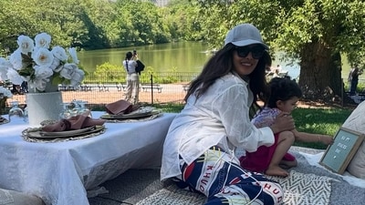 Priyanka Chopra along with Nick Jonas and Malti Maire went on a picnic on Sunday in New York. Priyanka Chopra along with Nick Jonas and Malti Maire went on a picnic on Sunday in New York.