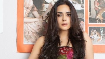 Preity Zinta gives a befitting reply to troll asking her a distasteful question. Preity Zinta gives a befitting reply to troll asking her a distasteful question.