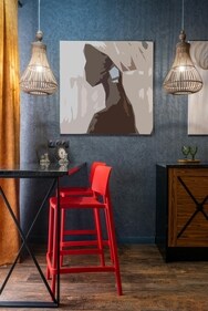 Wall art paintings or prints add vibrancy and a sense of cool into walls (Pexels)