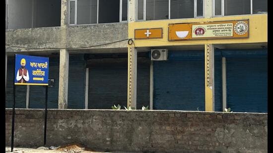 According to sources, the health department has installed two signboards at each location, with an estimated cost of ₹4,850 per signboard. (HT Photo)