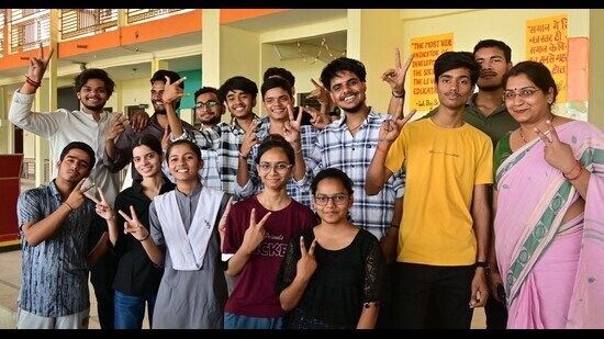 Students of Balrampur and Lucknow districts which are also among the districts falling under CBSE’s Prayagraj region, emerged as best performers in Class 12. (HT photo)