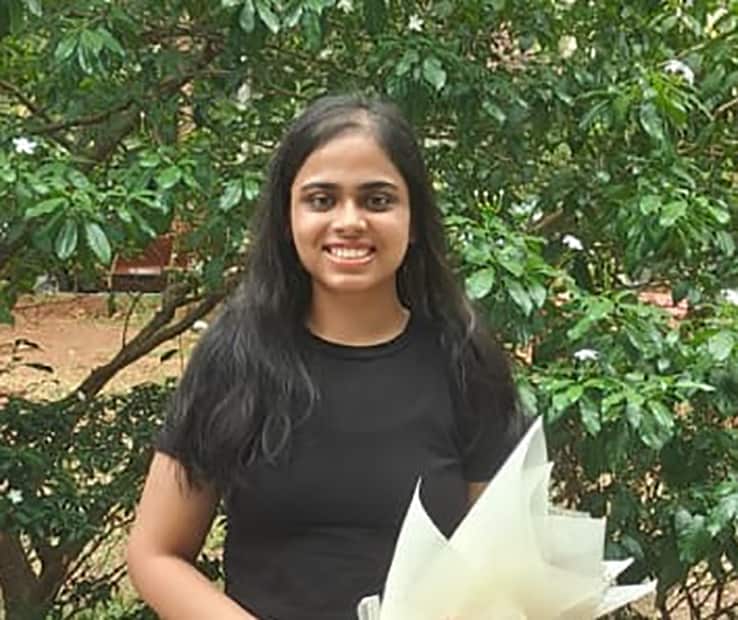 Aishwarya Sinha, Humanities, DPS - 98.6% Aishwarya Sinha, Humanities, DPS - 98.6%