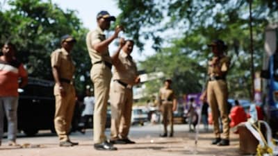 The suspended cops are API Suraj Kumar Rajguru and constables Mahesh Bamgude, Sachin Memane, Ramesh Memane, and Rahul Pardeshi. (Representative image/Reuters)