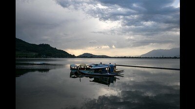 Empty boats are pictured in the Dal Lake in Srinagar on May 13, 2025. Three suspected rebels were killed in Indian-administered Kashmir on May 13 in a gun battle with soldiers, the army said, the first since an attack on tourists last month brought India and Pakistan to the brink of war. (Photo by Punit PARANJPE / AFP) (AFP) Empty boats are pictured in the Dal Lake in Srinagar on May 13, 2025. Three suspected rebels were killed in Indian-administered Kashmir on May 13 in a gun battle with soldiers, the army said, the first since an attack on tourists last month brought India and Pakistan to the brink of war. (Photo by Punit PARANJPE / AFP) (AFP)