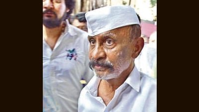 Gangster Arun Gawli in Dagdi chawl for his mother’s in April 2018. (Vijayanand Gupta/HT Photo) Gangster Arun Gawli in Dagdi chawl for his mother’s in April 2018. (Vijayanand Gupta/HT Photo)
