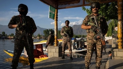 Indian security force personnel stand guard on the banks of Dal Lake following a terrorist attack near south Kashmir's Pahalgam in Srinagar (REUTERS) Indian security force personnel stand guard on the banks of Dal Lake following a terrorist attack near south Kashmir's Pahalgam in Srinagar (REUTERS)