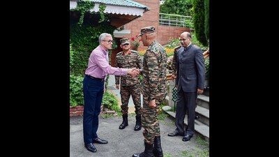 J&K chief minister Omar Abdullah with General Officer Commanding-in-Chief of Northern Command Lieutenant General Pratik Sharma and GOC 15 Corps, Lieutenant General Prashant Srivastava, in Srinagar. (ANI)